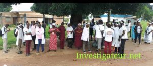 Lomami : Les Personnels de l’Hôpital Général de Référence de Kabinda dans la rue Pour exiger la Libération de trois Médecins Arrêtés.