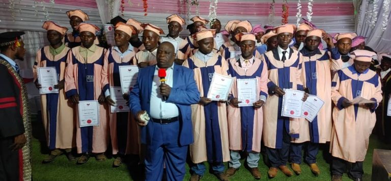 Nord-Kivu : Cérémonie de collation des grades académiques pour les candidats de la première promotion en enseignements bibliques à Butembo