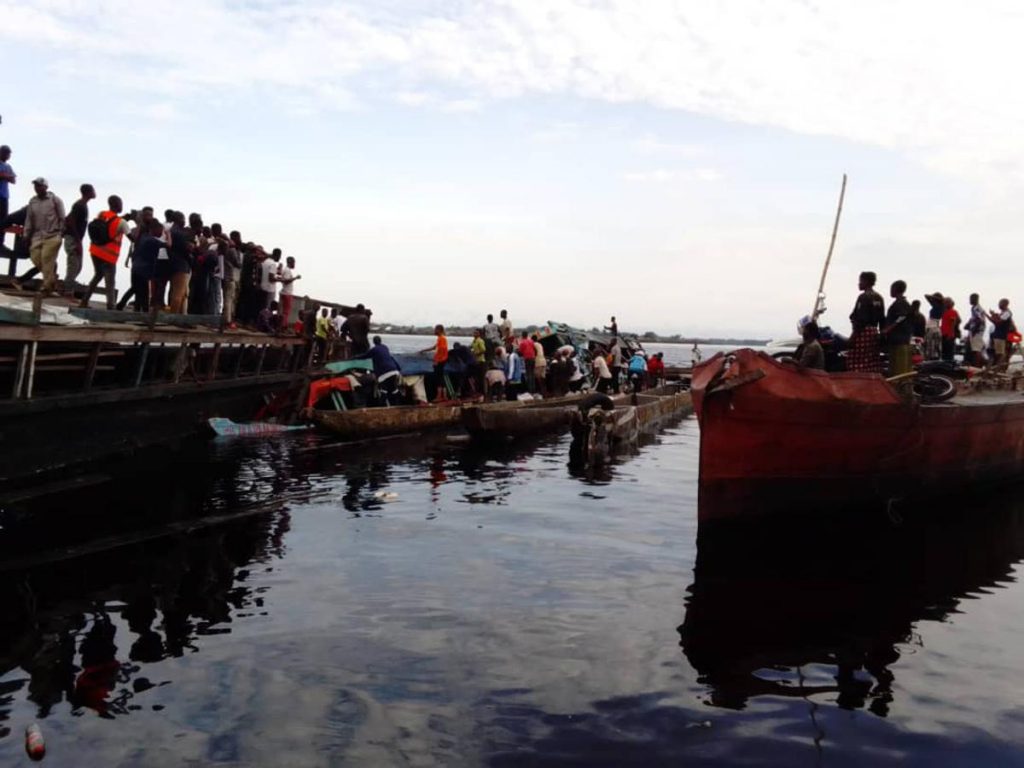 Incendie d’une baleinière sur le fleuve Congo, Junior BOMPONGO exige un plan d’urgence pour la sécurité du transport fluvial