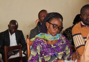 Journée mondiale de la créativité et innovation; l’assistante Nadine Ishara de l’ISAM Lubero démontre les mérites des stylistes, modélistes et couturiers