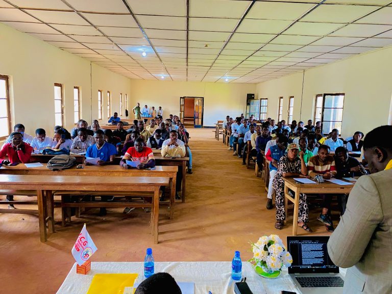 Me Kanzira face aux jeunes de Butembo à l’occasion de la journée des FARDC;  » c’est mieux de se sacrifier pour sauver sa patrie que de la perdre par crainte de mourir »
