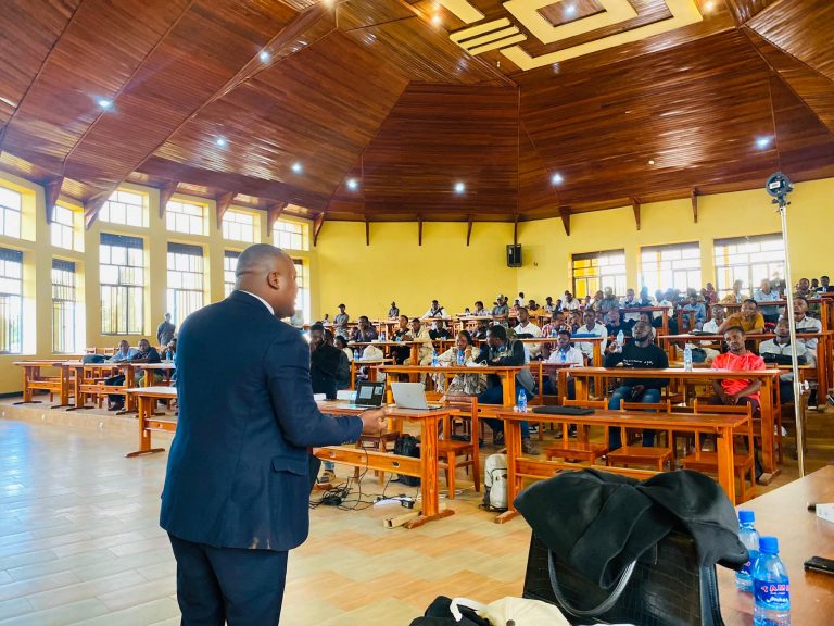 Nord-Kivu : Le patriotisme responsable démontré par l’abbé Claude Mbokani face aux étudiants de l’UCG Butembo et de l’UCBC Beni