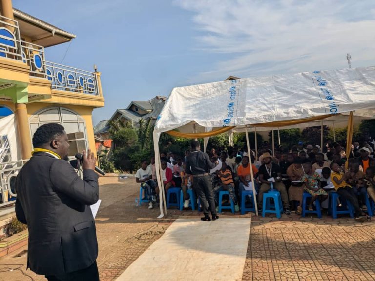 Butembo : Dans une Conférence à Mukuna-Malera , Maître Muhindo Kanzira démontre les exigences de la paix et les retombées des accords qui lient la RDC .