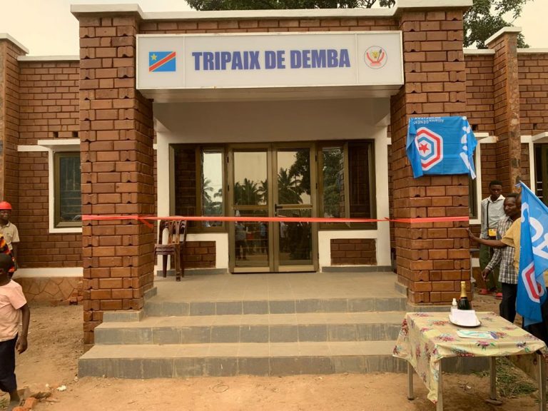 Kasaï Central : Le Tribunal de Paix de Demba doté d’un nouveau bâtiment par le député national Thierry MULUMBA MPANDANJILA