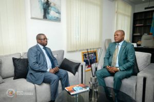 RDC-Kasaï : Le Gouverneur Crispin Mukendi tire la sonnette d’alarme sur les salaires impayés des enseignants