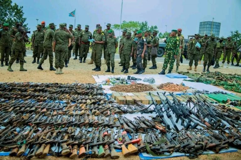 Ituri : Des miliciens CRP capturés au côté de plusieurs armes saisies par les FARDC