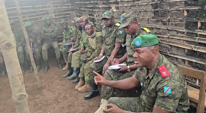 Sud-kivu : Le Général-Major Chicko Tshitambue évalue les opérations militaires des FARDC