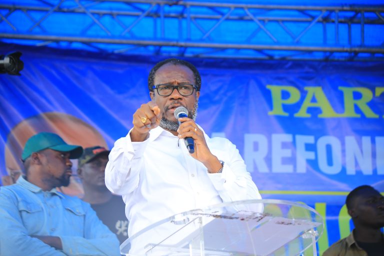 Le parti de Delly Sesanga exige la libération de ses militants interpellés à Kinshasa