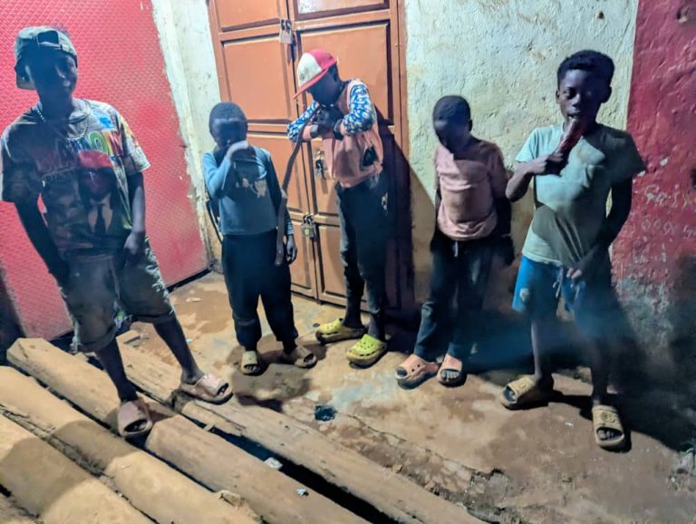 Butembo : recrudescence alarmante des enfants de la rue, l’activiste Reagan Bangahe appelle à une action urgente