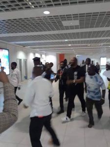 RDC : le pasteur Moïse MBIYE empêché de voyager vers Paris! Kinshasa dans l&rsquo;anemois
