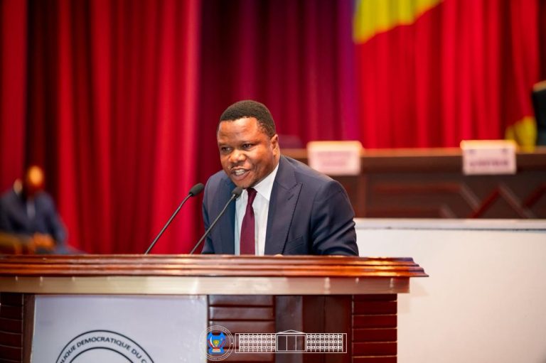 Assemblée nationale : André Mushongo exige la démission du DG de Trans Academia