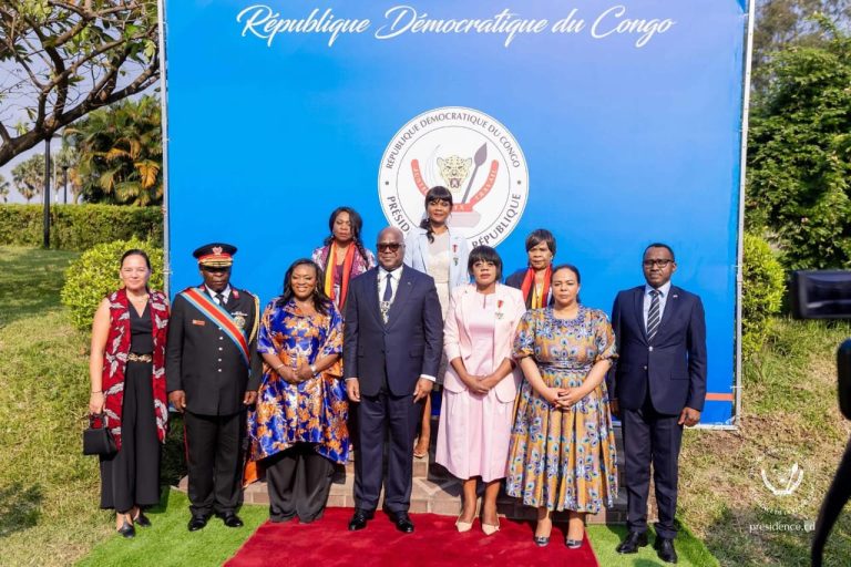 RDC : Tshisekedi décore cinq femmes de la diaspora congolaise élues à Bruxelles