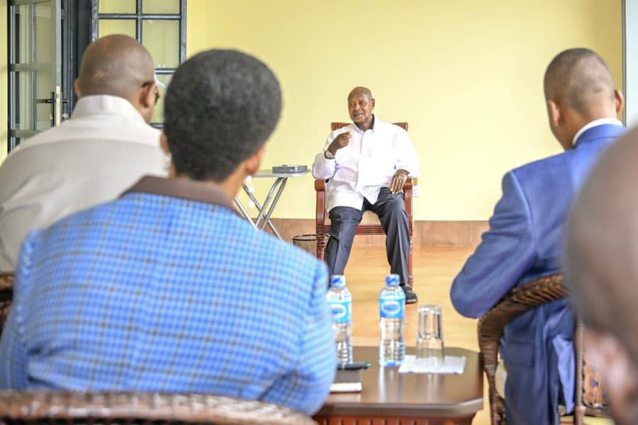 RDC–Ouganda : Museveni reçoit l&rsquo;émissaire spécial Floribert Anzuluni et réaffirme son engagement pour la paix dans l&rsquo;Est de la RDC