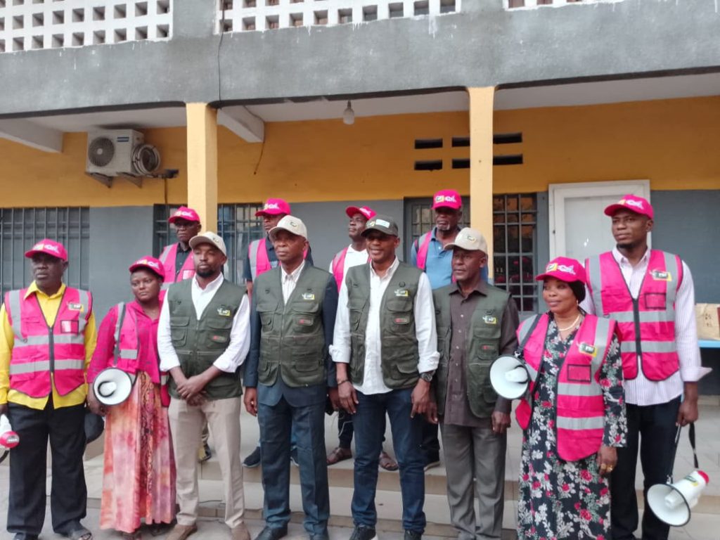 Kinshasa : l’ONGD « Fina Nga Buaka na Fulu » s&rsquo;en va en guerre contre l&rsquo;insalubrité à Bandalungwa