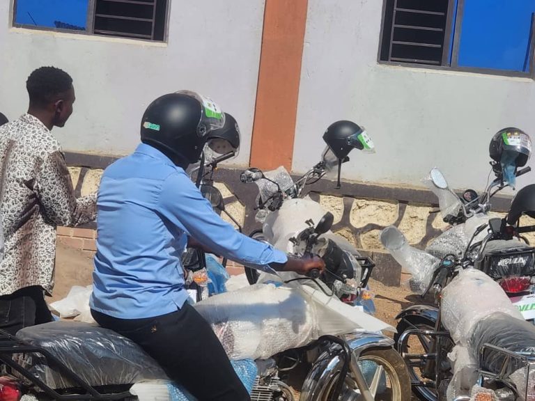 Bunia : 22 enseignants de La Racine 2 bénéficient de motos en crédit pour améliorer leur mobilité
