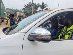 Nord-Kivu et Ituri : La PNC reçoit deux jeeps de l’EAC pour renforcer la sécurisation des frontières