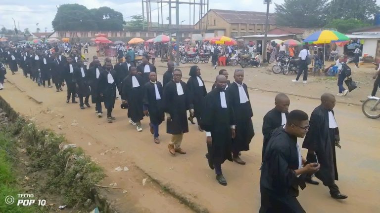 KANANGA : Les avocats dénoncent des traitements jugés indignes, Mike Magnan apaise la tension