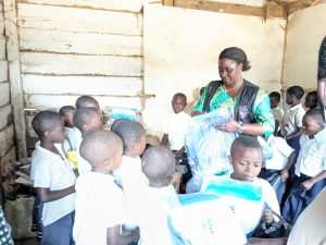 Butembo : Plus de 300 écoliers déplacés et orphelins bénéficient de fournitures scolaires